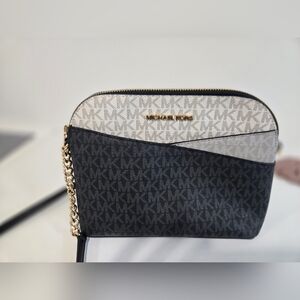 Jet Set Travel Medium Color-Block Signature Logo Crossbody Bag